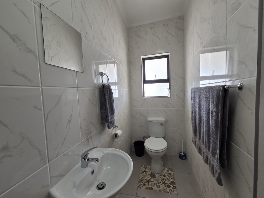 4 Bedroom Property for Sale in Harbour Lights Western Cape